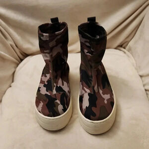 J/Slides Green Camo Hero high-top platform sneakers Women's Size 10